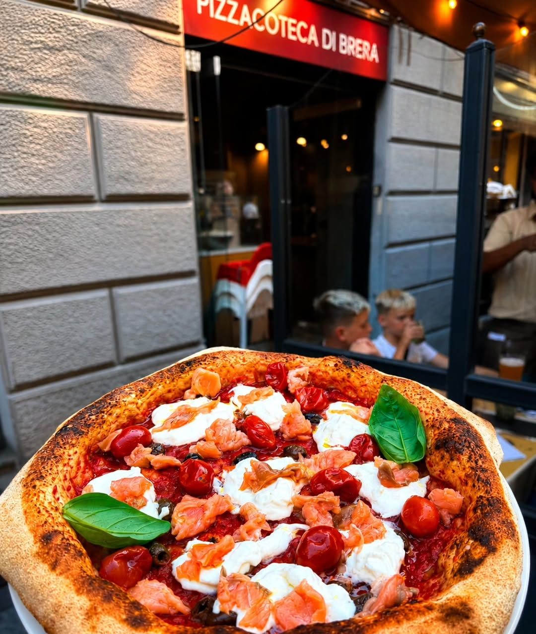 Pizza Tintoretto — Fiordilatte, crudo di Parma, confettura di fichi, olio EVO