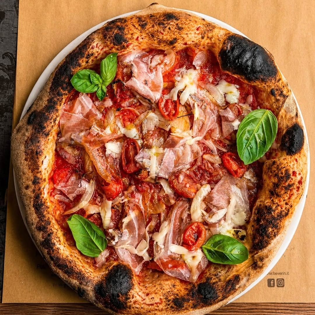Pizza Vecellio — Fiordilatte, pomodorini confit, olive taggiasche, cipolla caramellata, caciotta caprina, basilico, olio EVO