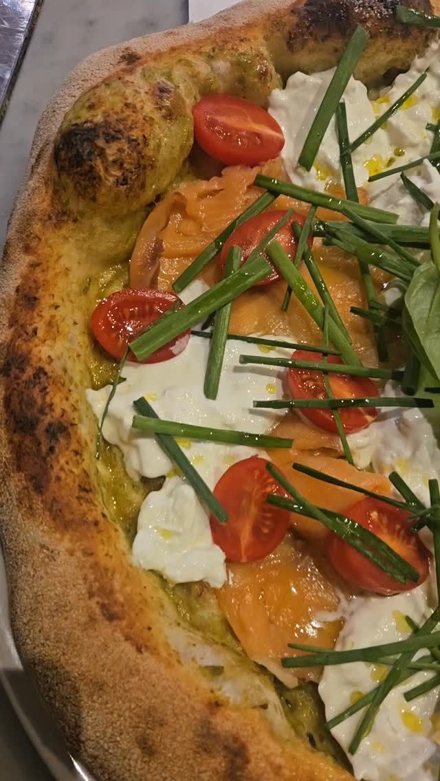 Pizza Bellotto — Crema di zucca, bufala in cottura, funghi porcini, noci, basilico, olio EVO